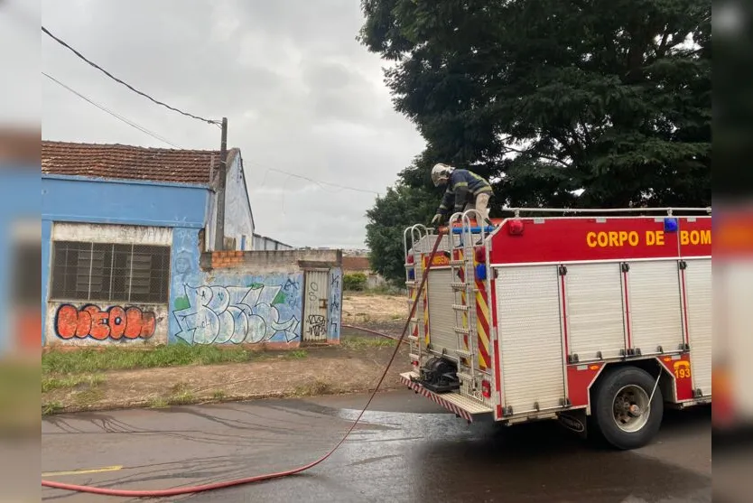 Incêndio é registrado em prédio antigo de Apucarana; veja