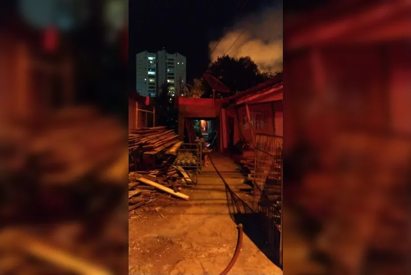 Incêndio em residência é registrado em Arapongas; veja