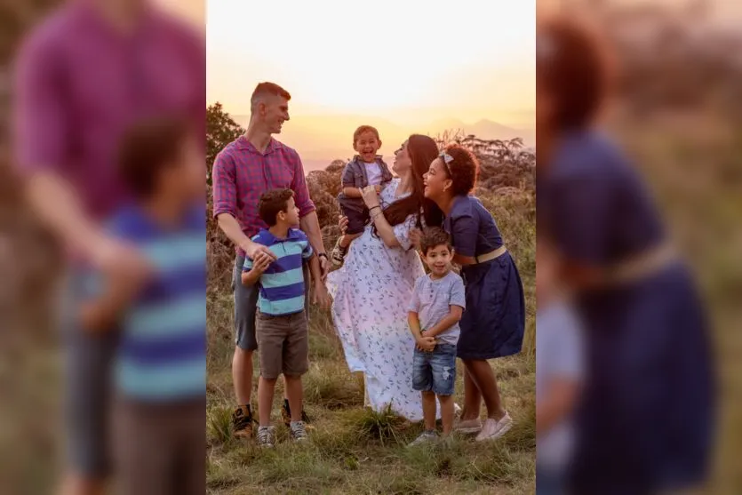 Mãe de cinco conta sobre agitada rotina da maternidade