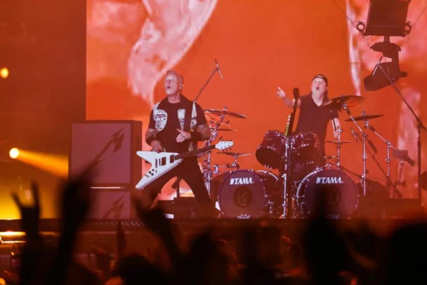 Metallica leva 45 mil pessoas ao delírio em Curitiba