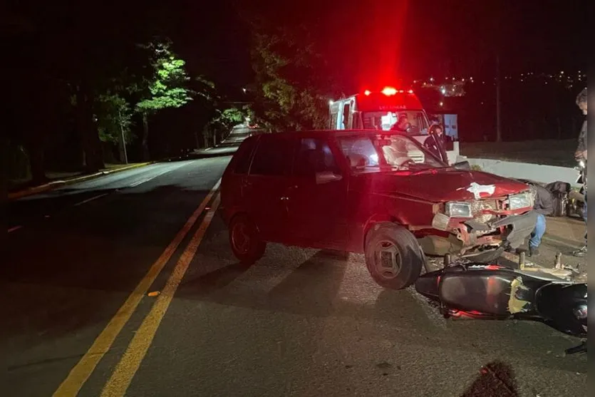 Motociclista morre ao bater em carro que invadiu contramão