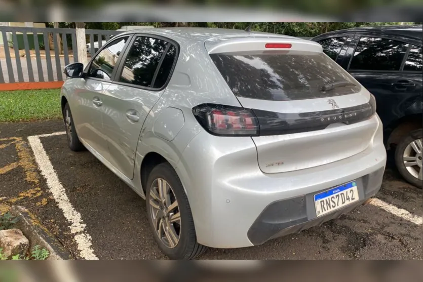 PM apreende dinheiro, bloqueador de sinal e recupera carro