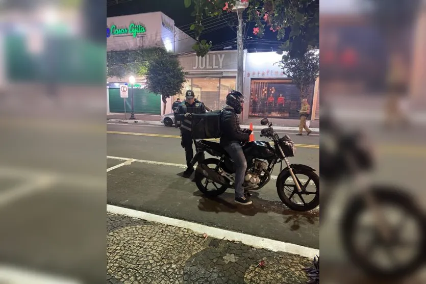 Polícia Militar realiza operação no centro de Apucarana