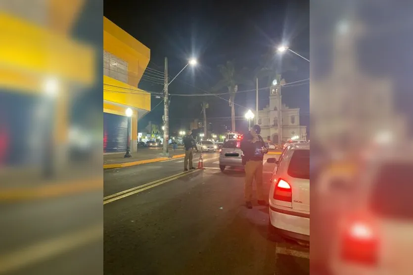 Polícia Militar realiza operação no centro de Apucarana