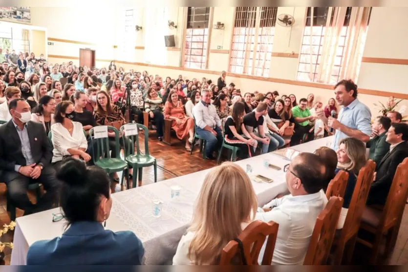 Professora Marli Fernandes recebe Moção de Aplausos