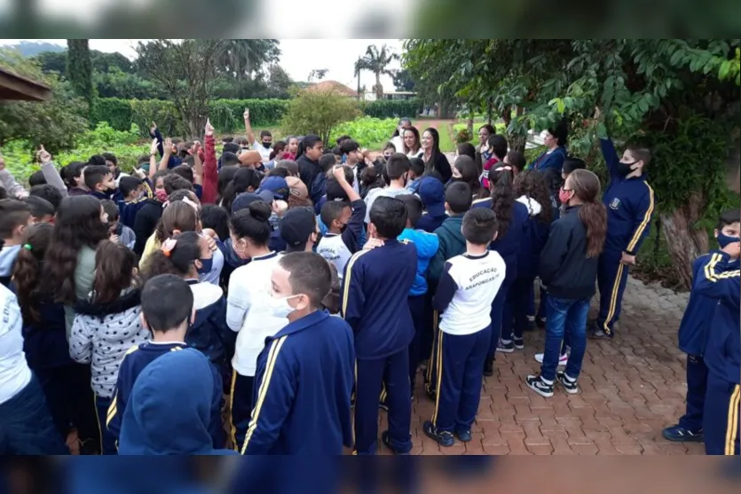 Projeto: Escolas Municipais visitam horta em Arapongas