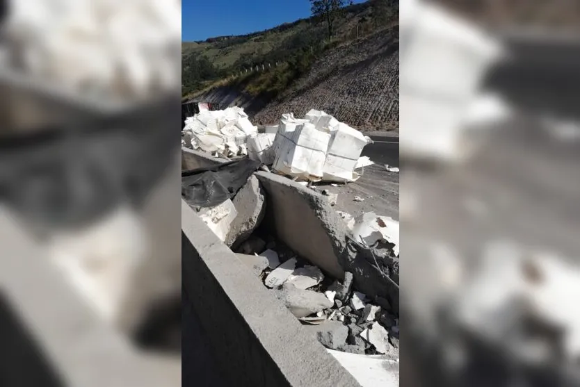  A Polícia Rodoviária Federal (PRF) foi acionada para controlar o trânsito 