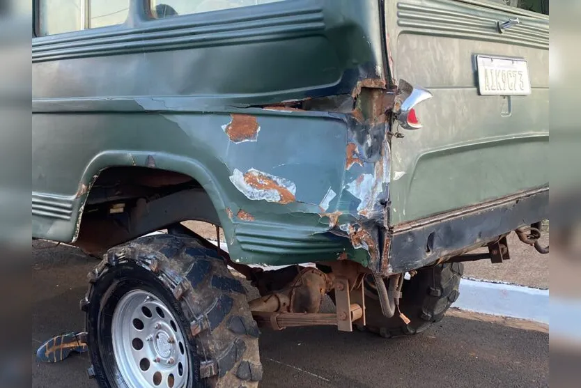  A Rural foi atingida na lateral traseira e chegou a rodar na pista 