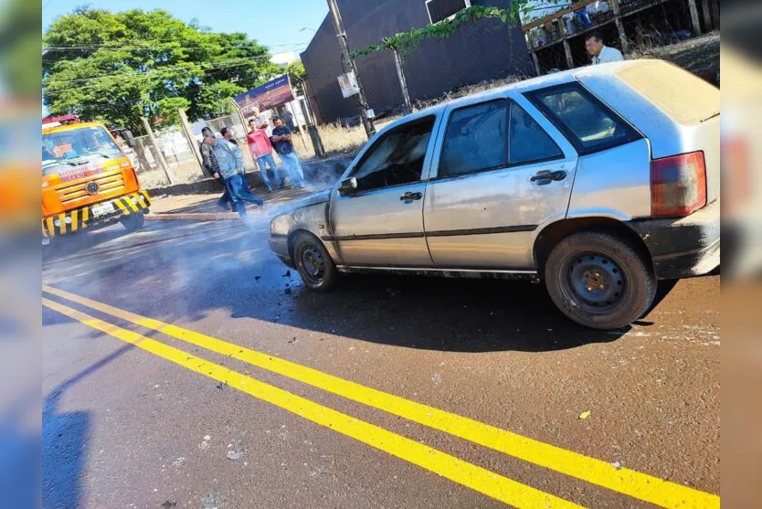  Apesar das chamas, ninguém ficou ferido. A causa no incêndio não foi informada 