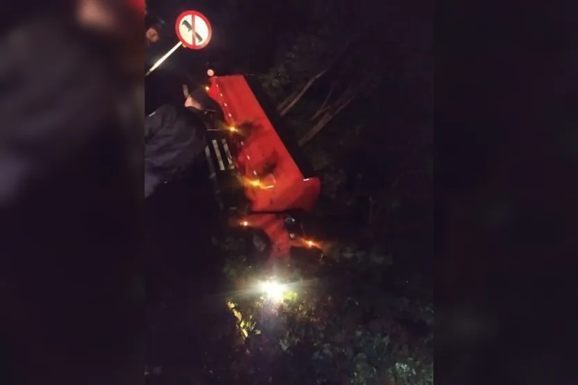  Apesar dos danos, pai e filho não ficaram feridos. O susto foi grande 