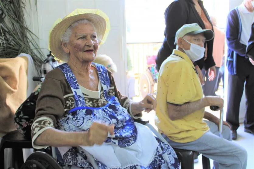 Baile da Terceira Idade: Arraiá na Estação Milene movimenta Arapongas