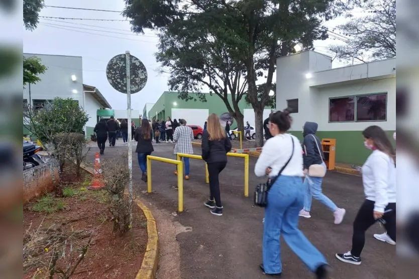  Candidatos chegam na Unespar para a prova deste domingo 