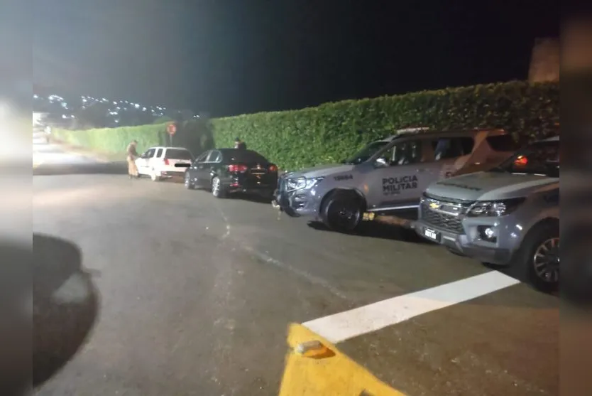  Conforme a PM foram abordados 10 carros, quanto motos e 26 pessoas. 