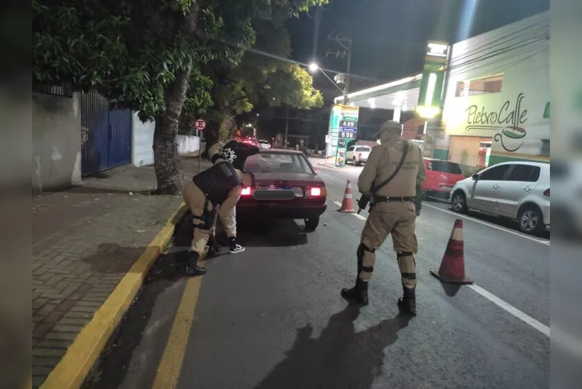  Desta vez, foi realizado bloqueio com as viaturas na altura do shopping, na região central da cidade 