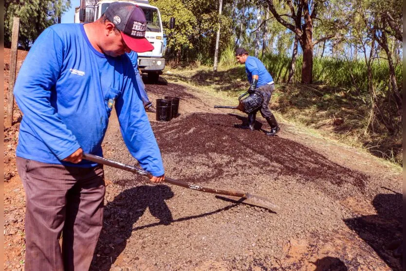  Dois trechos de ruas que dão acesso ao Loteamento de Chácaras Mate Amargo, na região do Contorno Norte de Apucarana, foram recuperados 