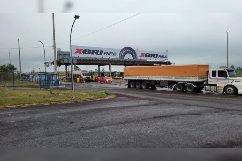  Durante a presença da reportagem, pessoas estranhas ao local transitavam livremente 