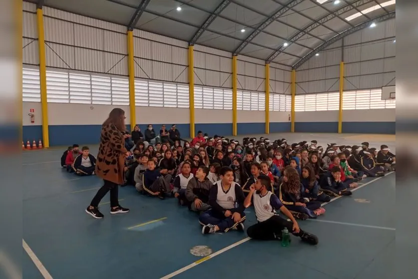 Estudantes participam de atividade sobre coleta seletiva