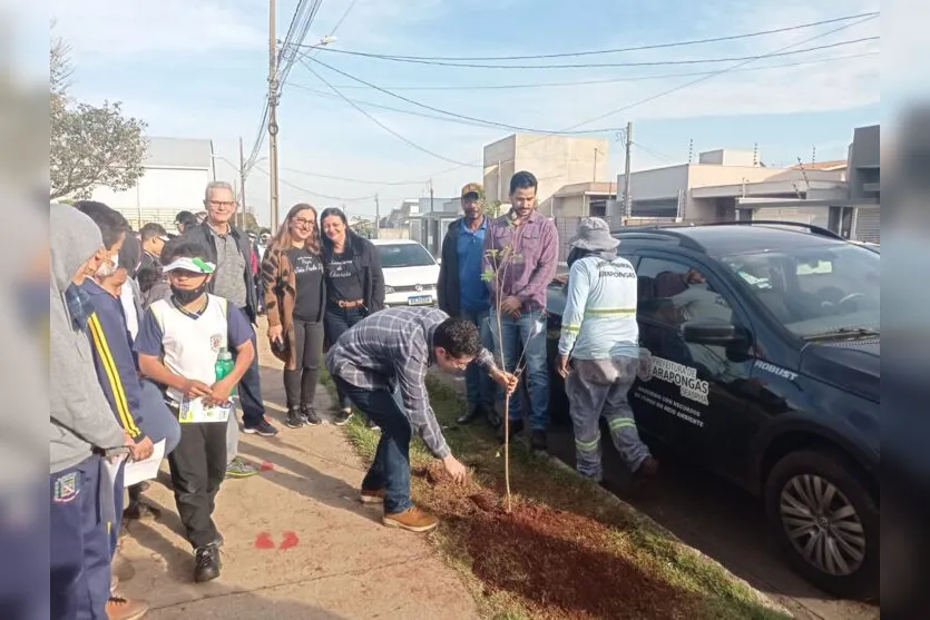 Estudantes participam de atividade sobre coleta seletiva