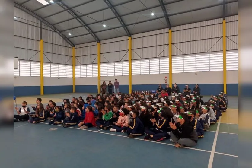 Estudantes participam de atividade sobre coleta seletiva