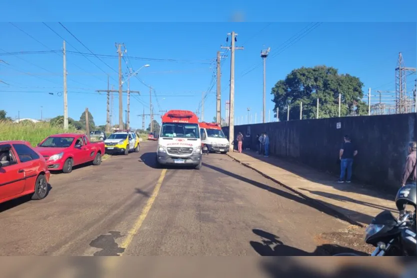  Familiares da vítima foram até o local; de acordo com informações, ela estaria indo para o trabalho 