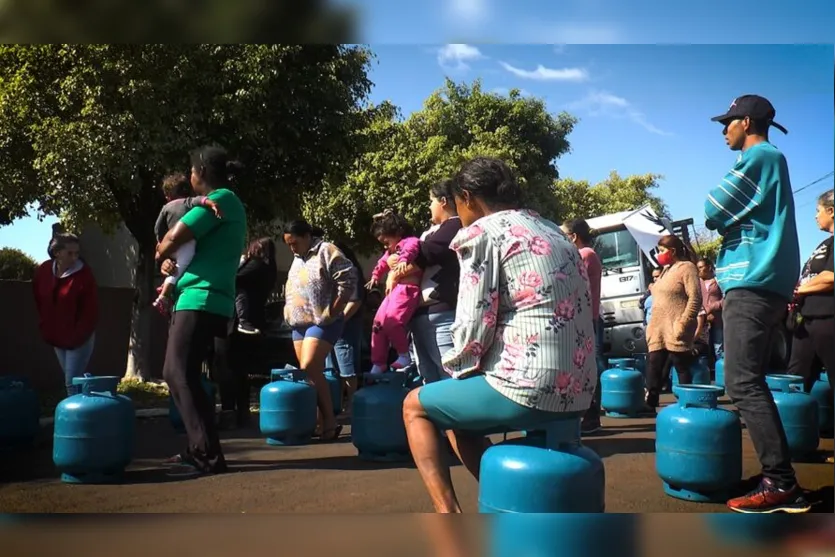 Famílias de Mauá da Serra são beneficiadas com vale gás