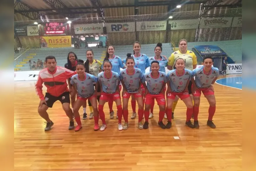 Futsal feminino de Apucarana disputa título regional