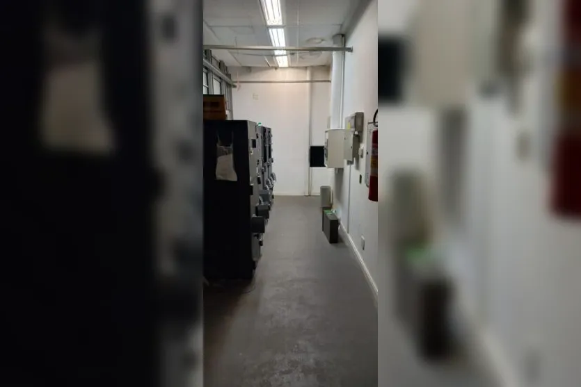 Homem arromba porta de agência bancária em Apucarana