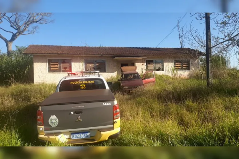 Homem é preso ao roubar assoalho de escola abandonada no Xaxim