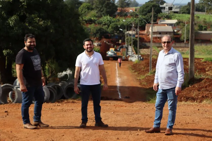 Ivaiporã pavimenta 34 quadras no Bosque da Saúde