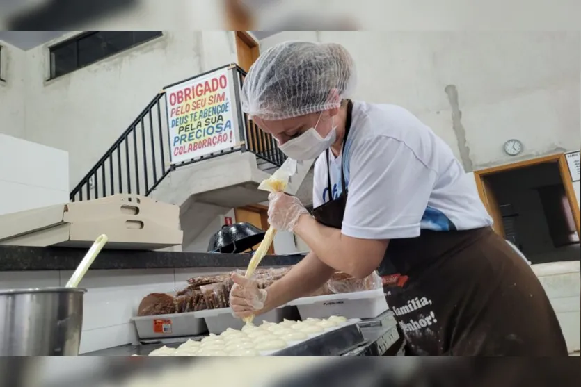  Janelice comanda a cozinha onde são preparadas a maior parte das comidas 