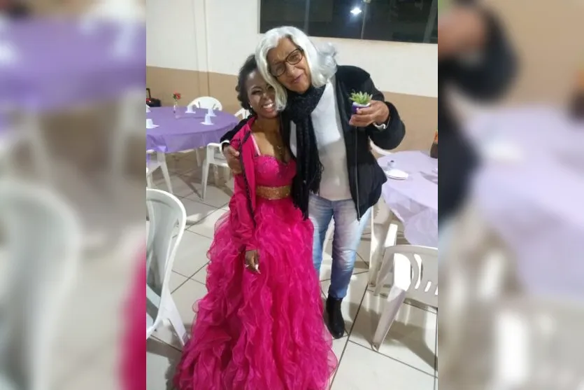 Jovem de Apucarana que sonhava com bolo de níver ganha festa surpresa