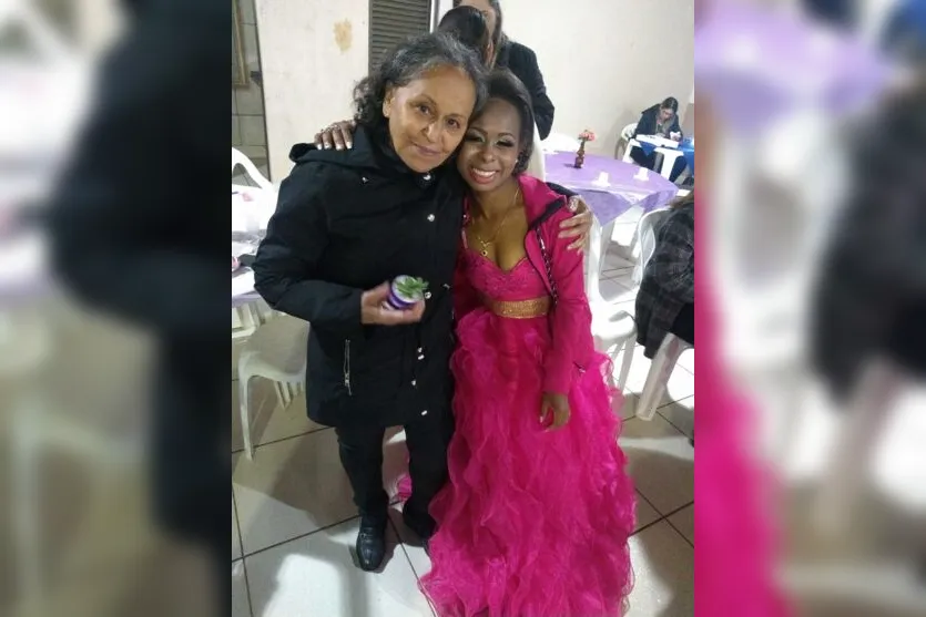 Jovem de Apucarana que sonhava com bolo de níver ganha festa surpresa