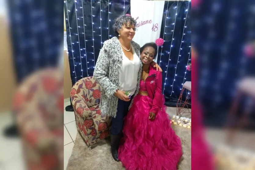 Jovem de Apucarana que sonhava com bolo de níver ganha festa surpresa