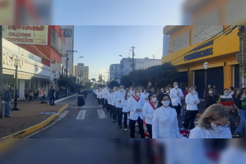 Milhares de fiéis fazem a celebração de Corpus Christi em Apucarana