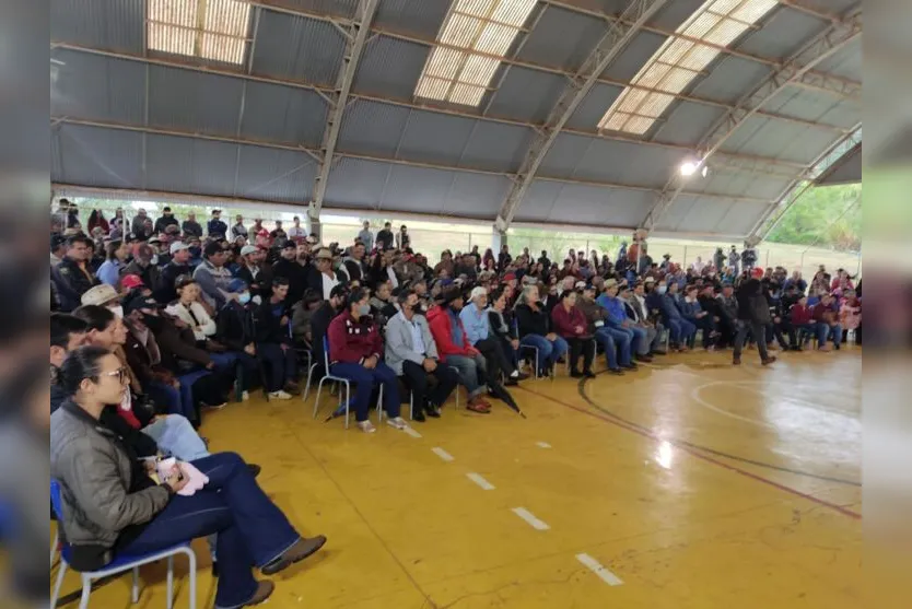  Na tarde de sexta-feira (17), foram entregues 418 Títulos de Domínio (título definitivo) a famílias de agricultores do local 