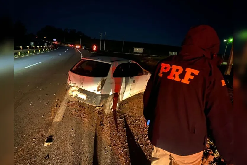  No Chevrolet Celta haviam duas pessoas, mas não sofreram ferimentos 