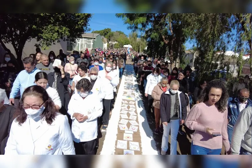  O arcebispo emérito Dom Luiz Soares Vieira, que sempre participa da solenidade de Corpus Christi em Ivaiporã 