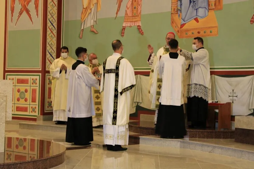  O ato religioso foi presidido pelo bispo Dom Carlos José de Oliveira e também pelo padre João Ozório de Oliveira 