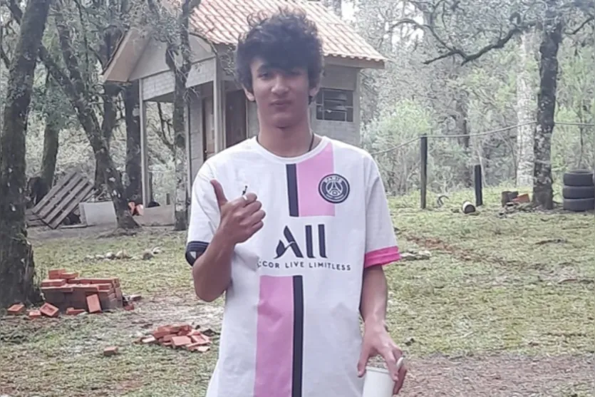  O corpo de Fernando José da Silva, foi localizado por um vigia boiando no lago do bairro Cidade dos Lagos. 