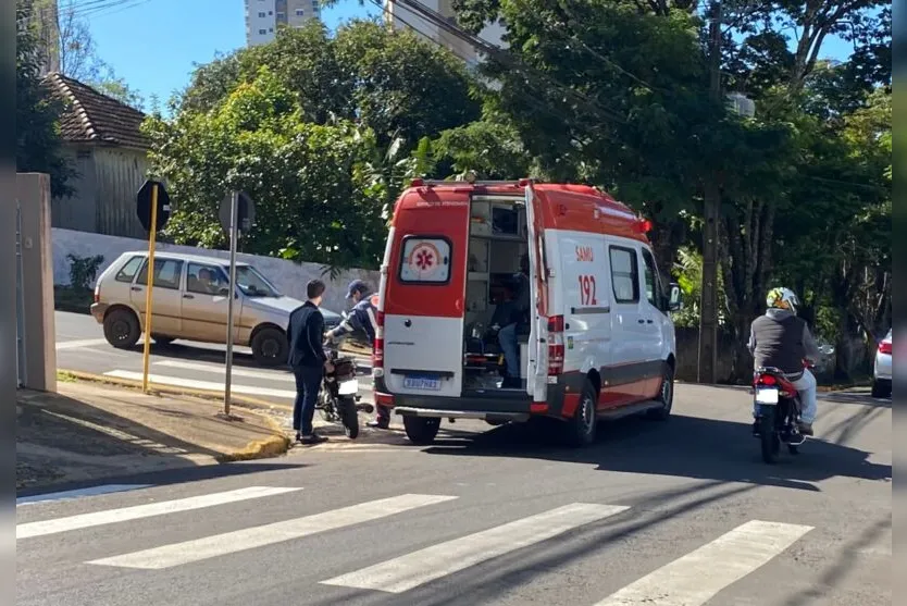  O jovem que conduzia a motocicleta sofreu ferimentos leves e foi levado para a Unidade de Pronto Atendimento (UPA) 