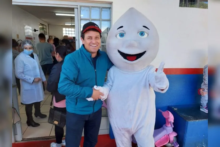  O prefeito Junior da Femac acompanhou pessoalmente a vacinação 