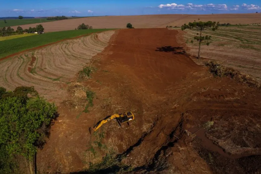  Obra foi iniciada em março de 2021, mas interrompida com apenas 3% do cronograma cumprido 