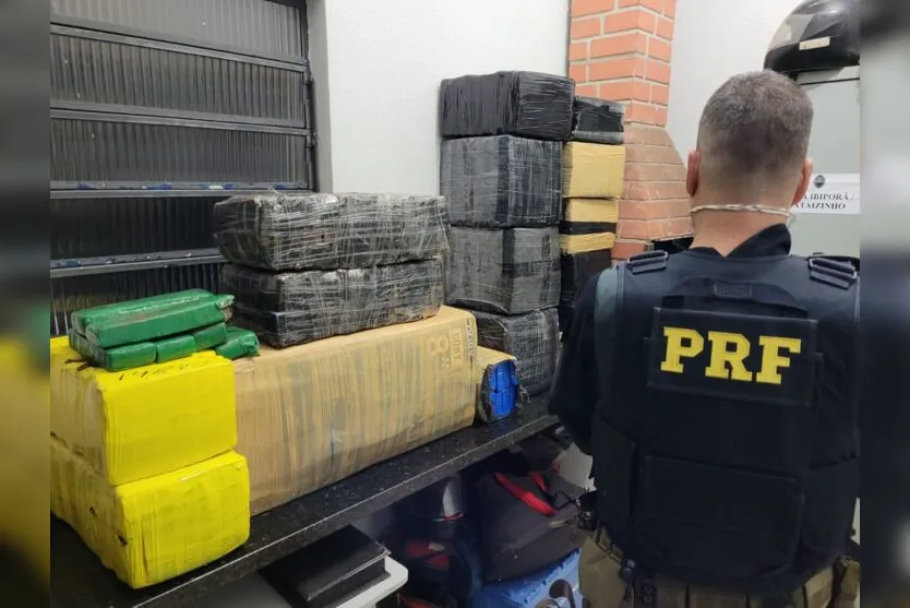 PRF apreende 304 quilos de maconha em Cambé