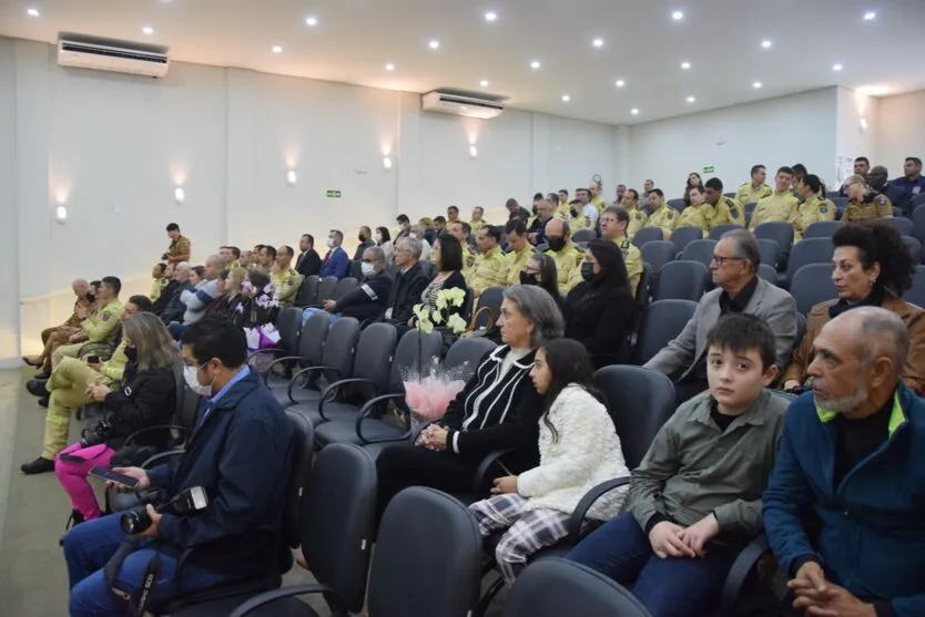 Pela 1ª vez, mulher comanda unidade dos bombeiros no Paraná