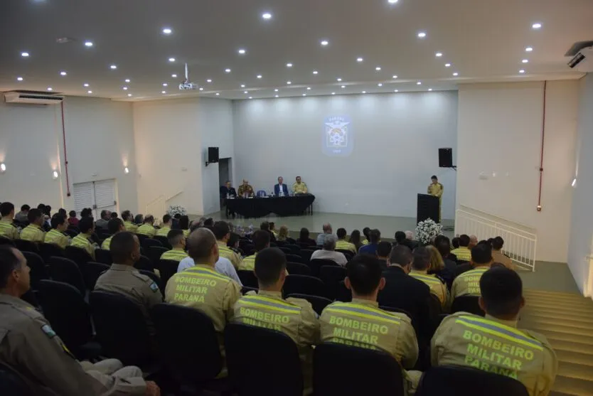 Pela 1ª vez, mulher comanda unidade dos bombeiros no Paraná