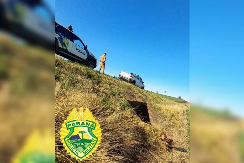  Policiais Militares (PM) de Apucarana foram acionados na manhã deste domingo, 03, para verificar uma ocorrência de veículo abandonado 