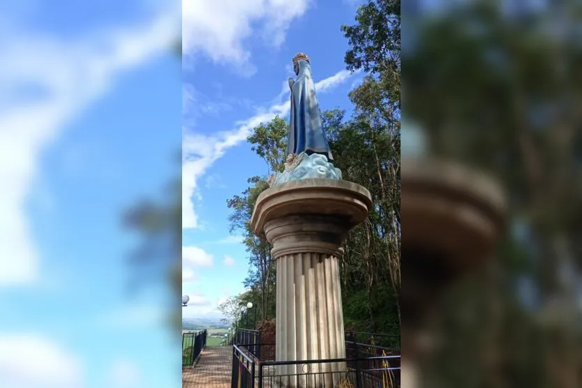  Quem chega no local, que já está aberto à visitação, encontra uma rampa de acesso a santa 