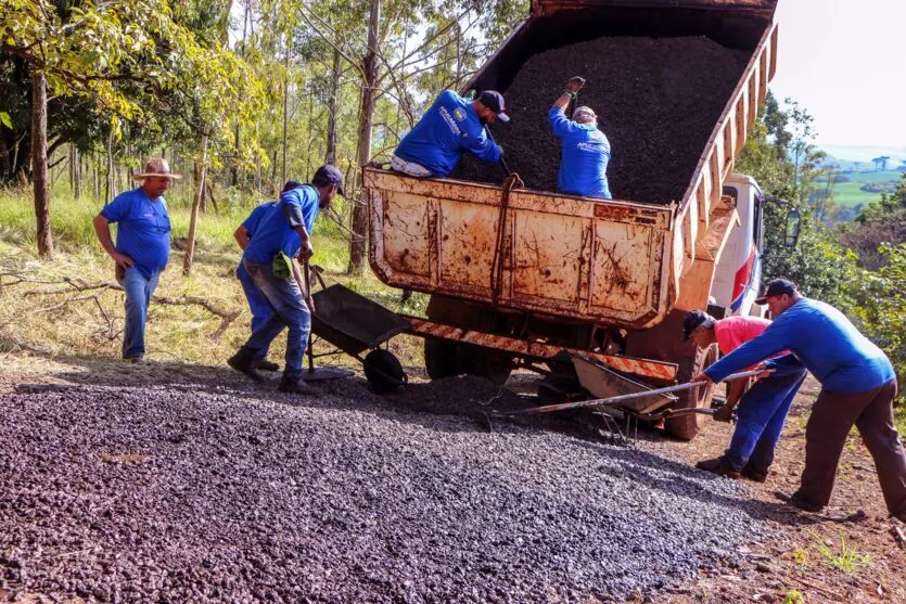 Ruas de acesso ao Loteamento de Chácaras Mate Amargo são recuperadas