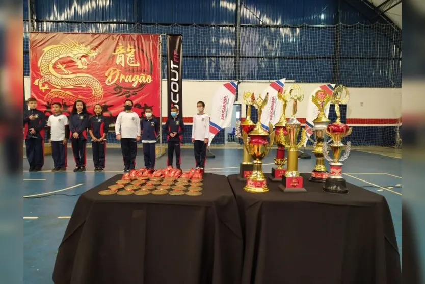  Também competiram no festival atletas das oficinas esportivas de kung fu. Todos os competidores receberam medalhas 