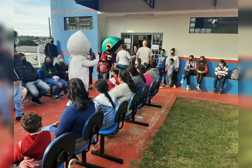  UBS Maria do Café tem grande adesão nesta tarde de sábado 